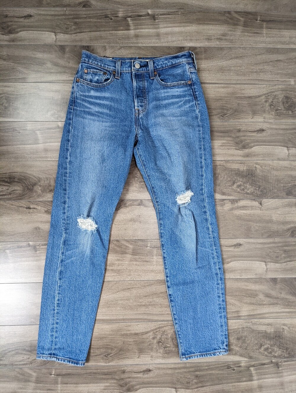 Levi's Women's Wedgie Size 26 Medium Wash Button Fly Cotton Blend